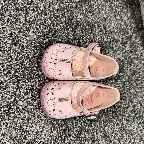 Nike baby Shoes, Uggs and other high class shoes - Picture 3 of 7